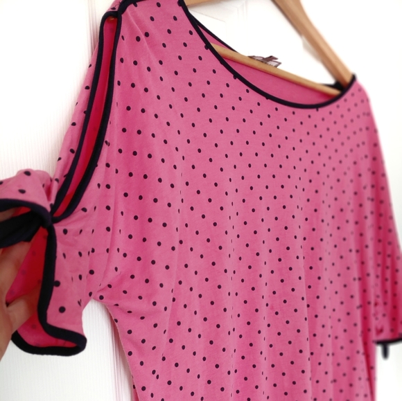 😊 2 / $20 Laura Polka dot print blouse - Picture 2 of 5